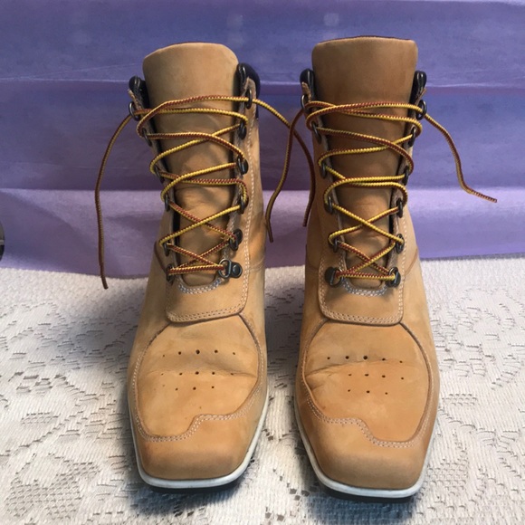 🎉HP🎉Women’s Timberland boots - Picture 3 of 8